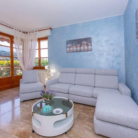 Sleeps 6 Pool Wifi * Carlazzo