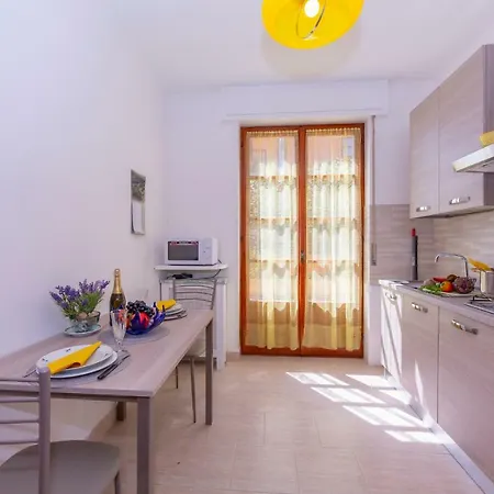 شقة Sleeps 6 Pool Wifi Carlazzo