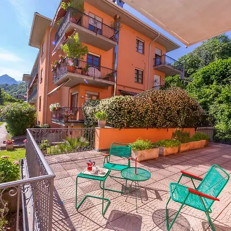 Sleeps 6 Pool Wifi Carlazzo