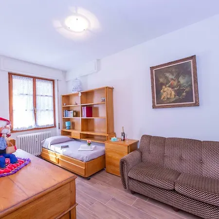Sleeps 6 Pool Wifi * Carlazzo