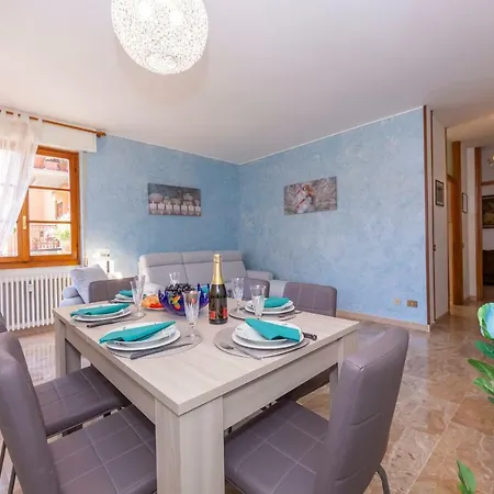 Sleeps 6 Pool Wifi شقة Carlazzo